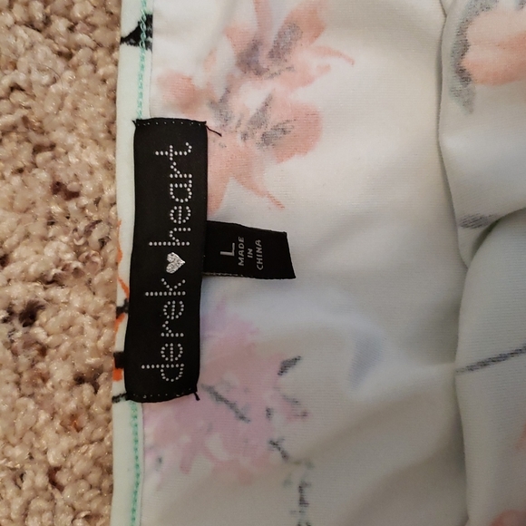 Floral Hawaiian Print Romper - Picture 4 of 4